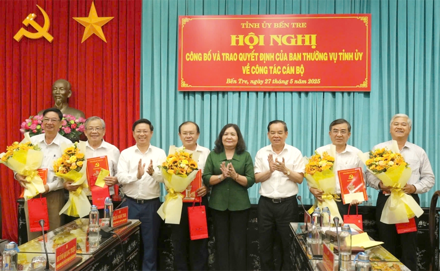 Bến Tre: Nhiều cán bộ chủ chốt được giải quyết chế độ nghỉ hưu trước tuổi